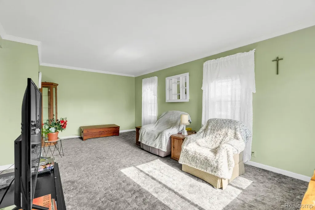 26351 Blumfield Street Roseville City MI 48066