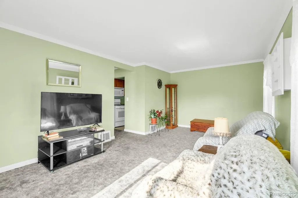 26351 Blumfield Street Roseville City MI 48066