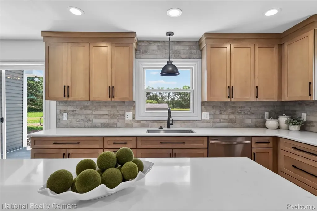 2601 Westwind Drive Highland Charter Township MI 48357