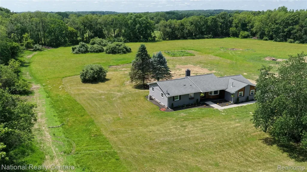 2601 Westwind Drive Highland Charter Township MI 48357