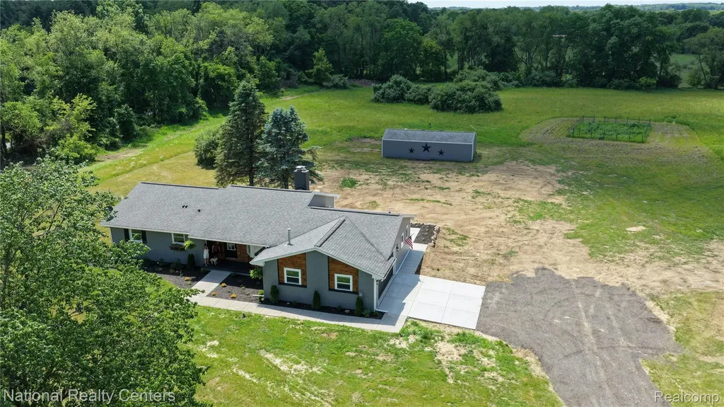 2601 Westwind Drive Highland Charter Township MI 48357