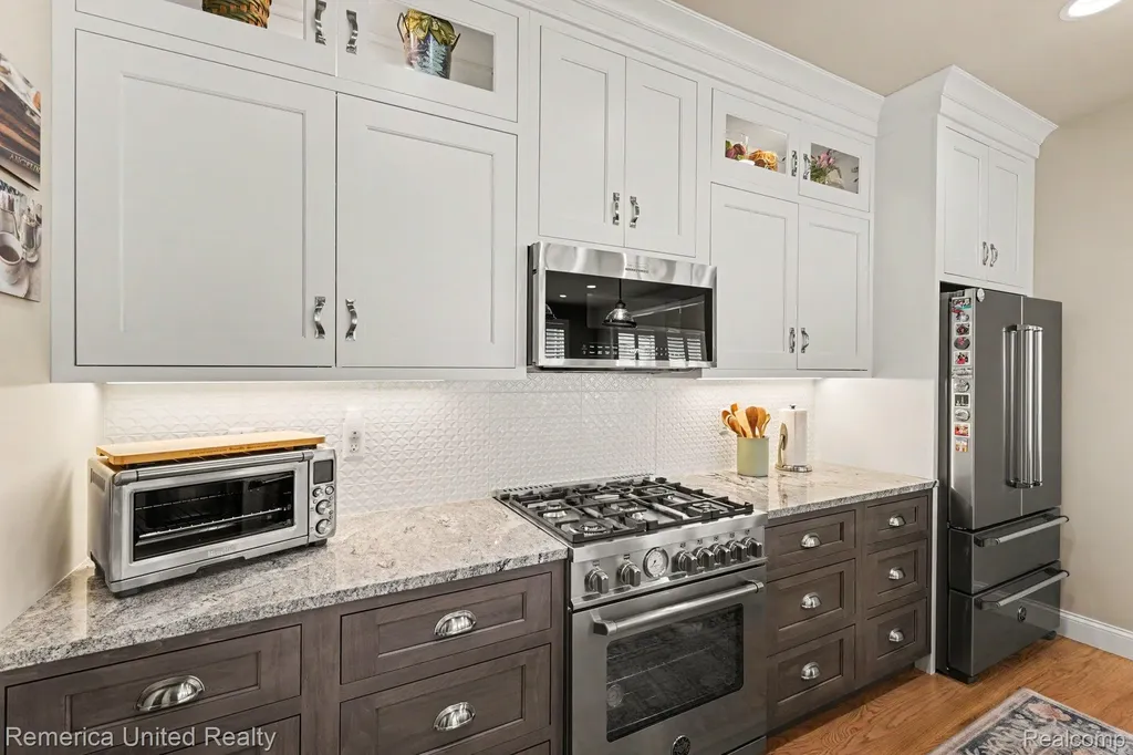 307 River Wood Trail S Milford Village MI 48381