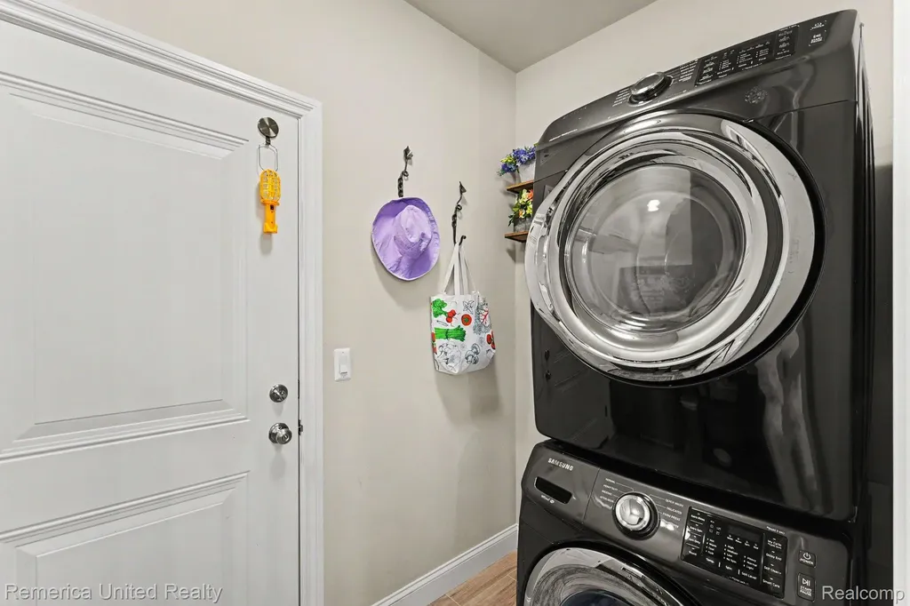 307 River Wood Trail S Milford Village MI 48381