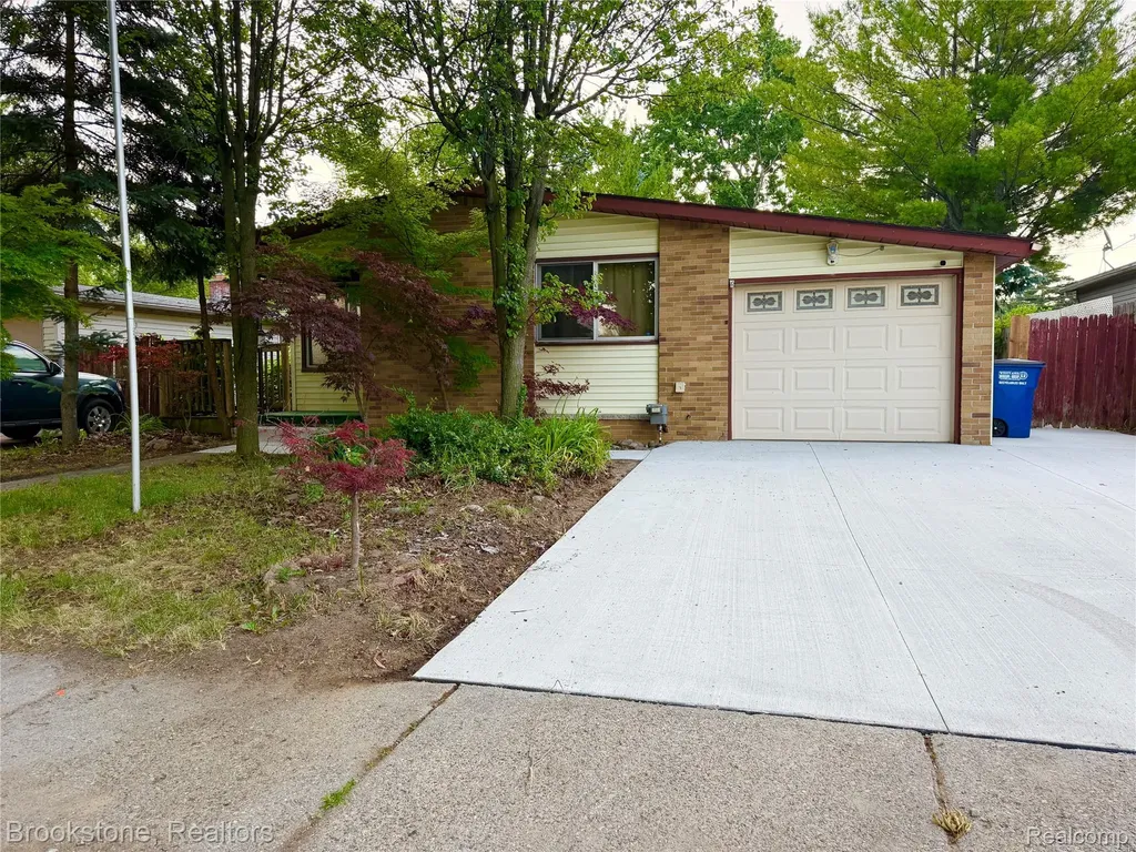413 Forest Street Westland City MI 48186