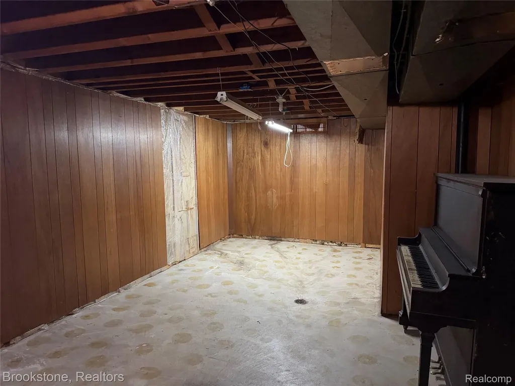 413 Forest Street Westland City MI 48186