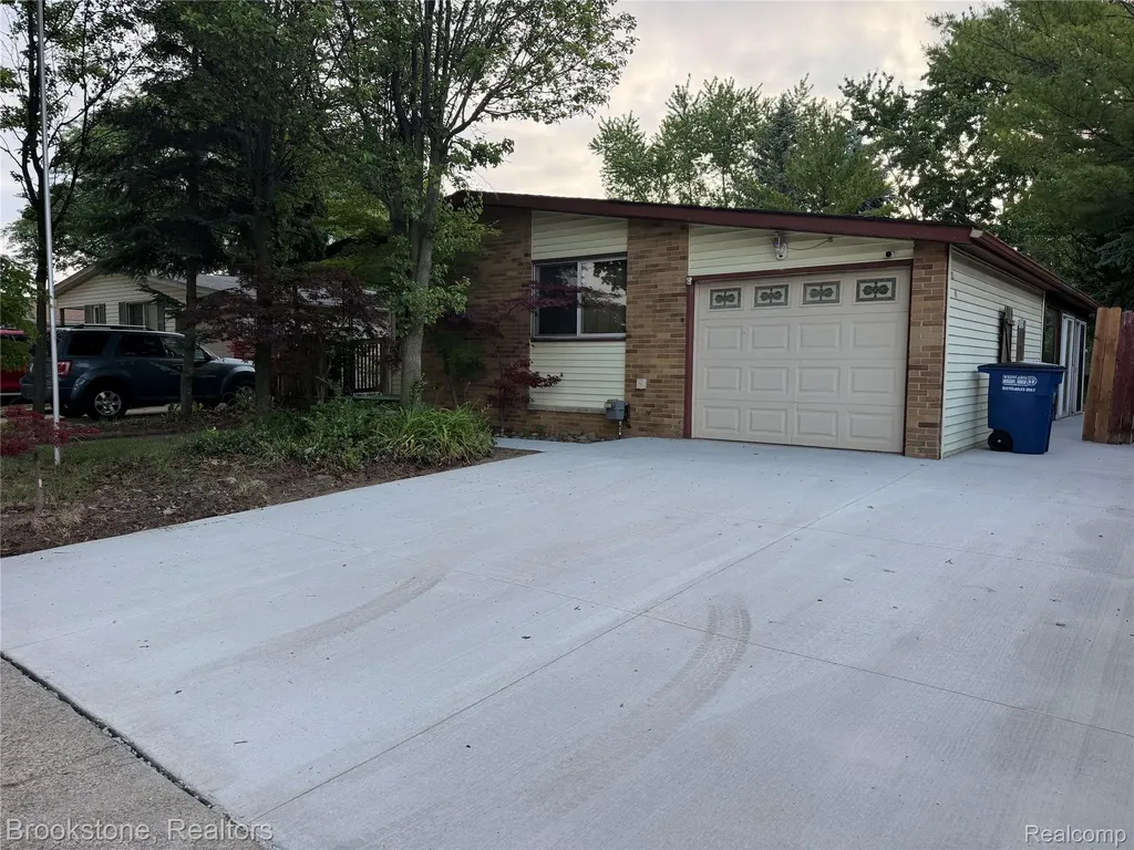 413 Forest Street Westland City MI 48186