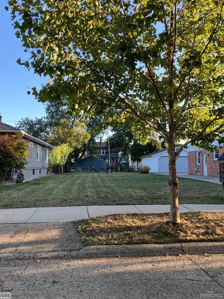 1137 Larkmoor Berkley City MI 48072