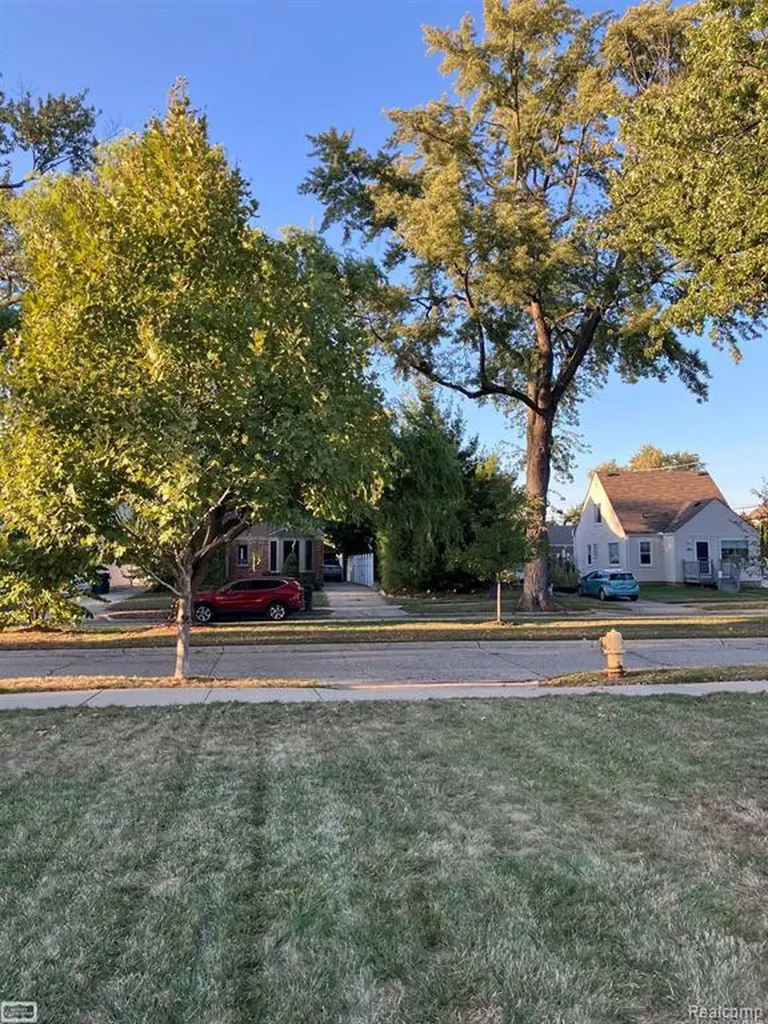 1137 Larkmoor Berkley City MI 48072