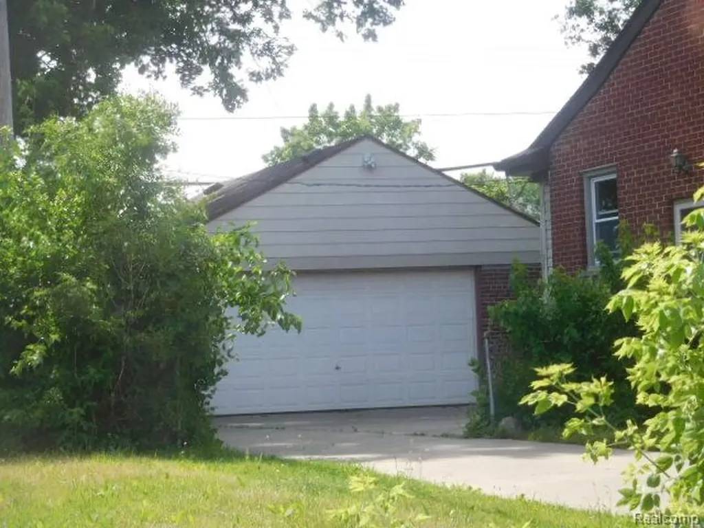 23855 Couzens Avenue Hazel Park City MI 48030