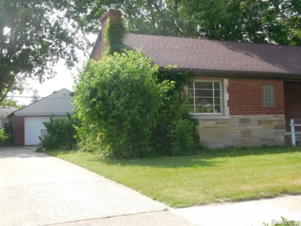 23855 Couzens Avenue Hazel Park City MI 48030