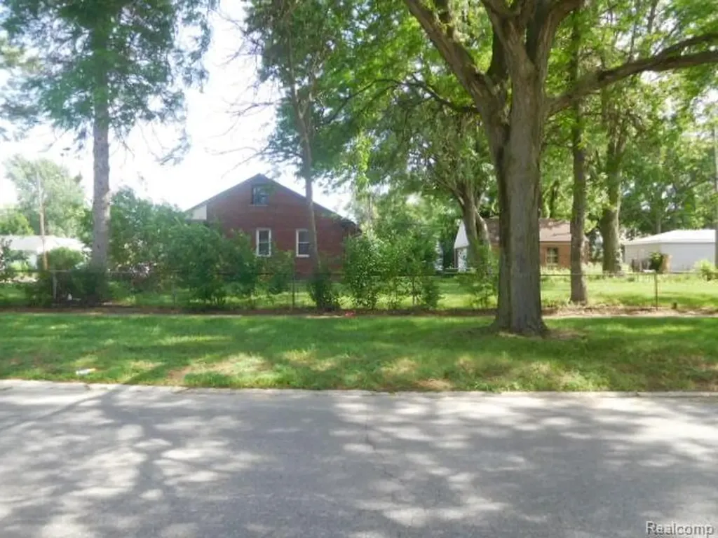 23855 Couzens Avenue Hazel Park City MI 48030