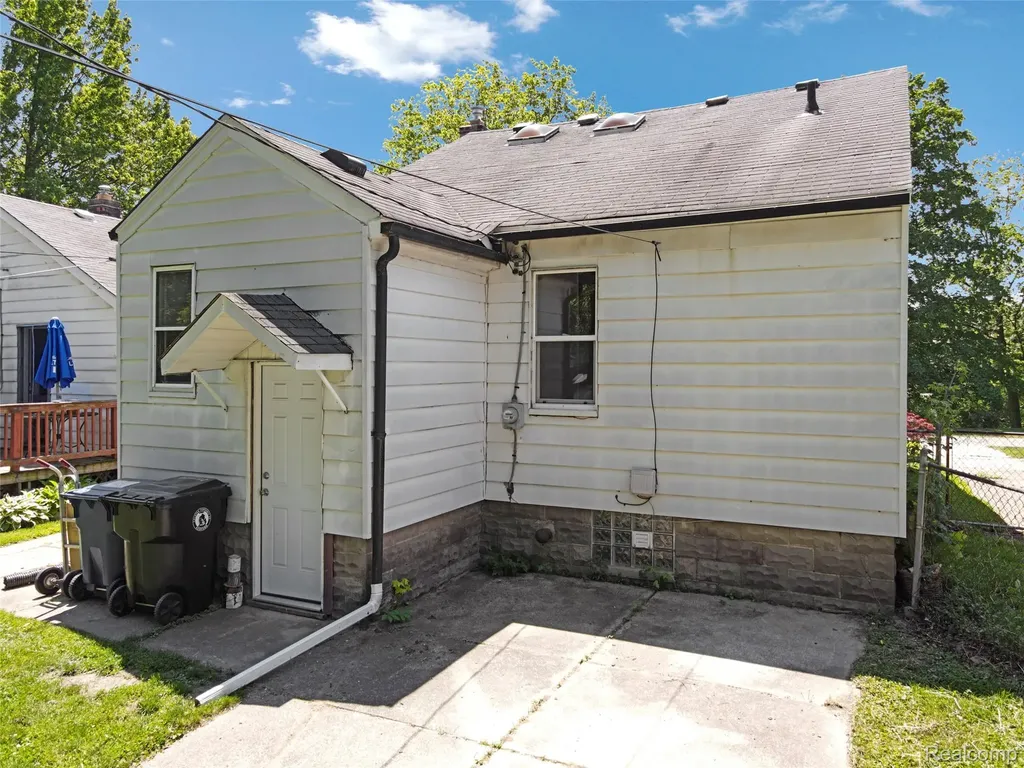 15450 Lola Drive Redford Charter Township MI 48239