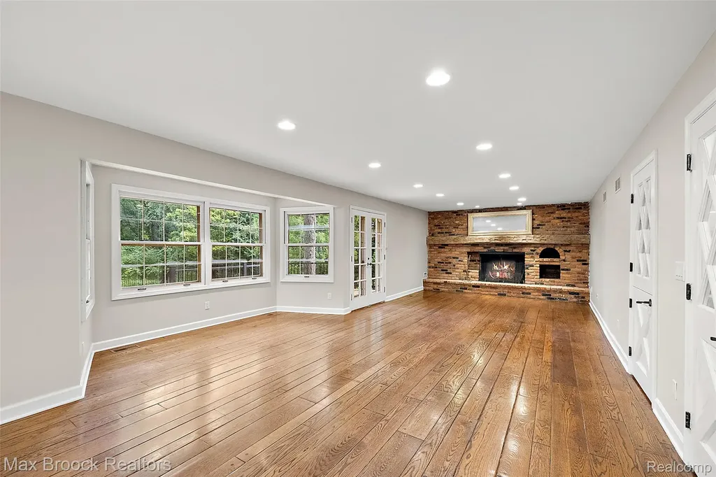 4627 Sunningdale Drive Bloomfield Charter Township MI 48302