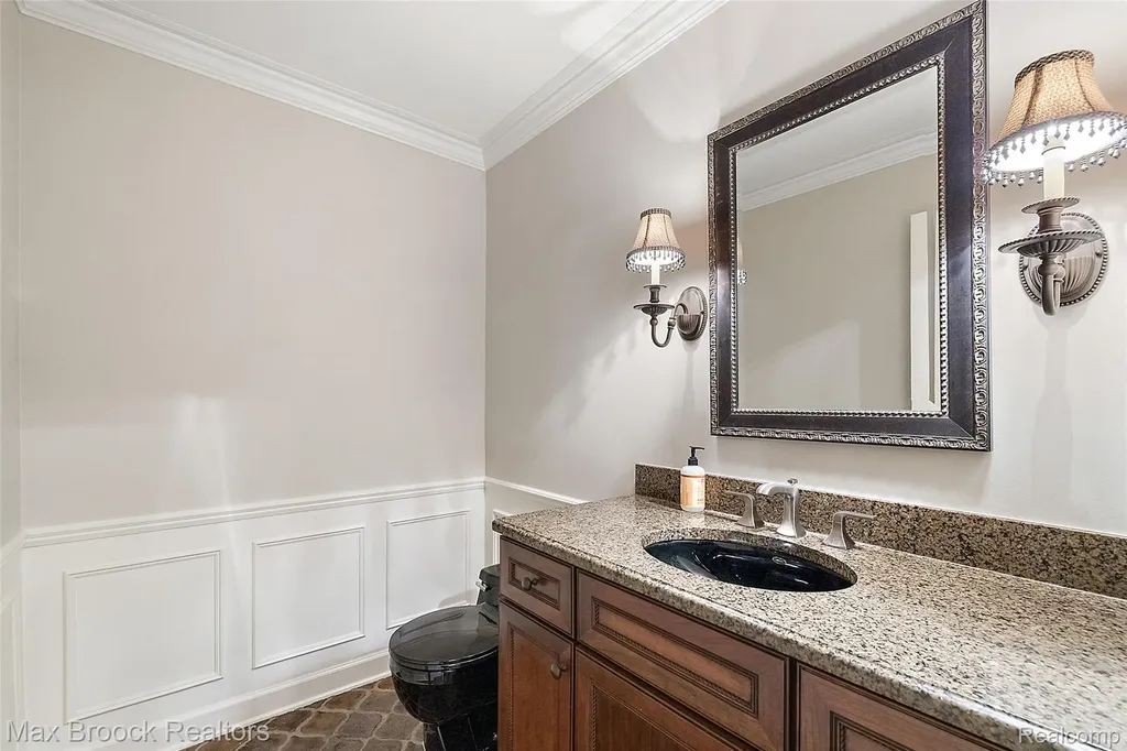 4627 Sunningdale Drive Bloomfield Charter Township MI 48302
