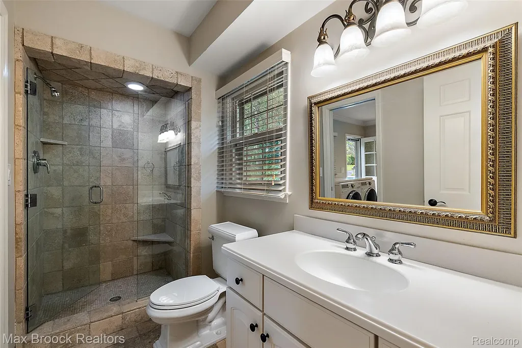 4627 Sunningdale Drive Bloomfield Charter Township MI 48302