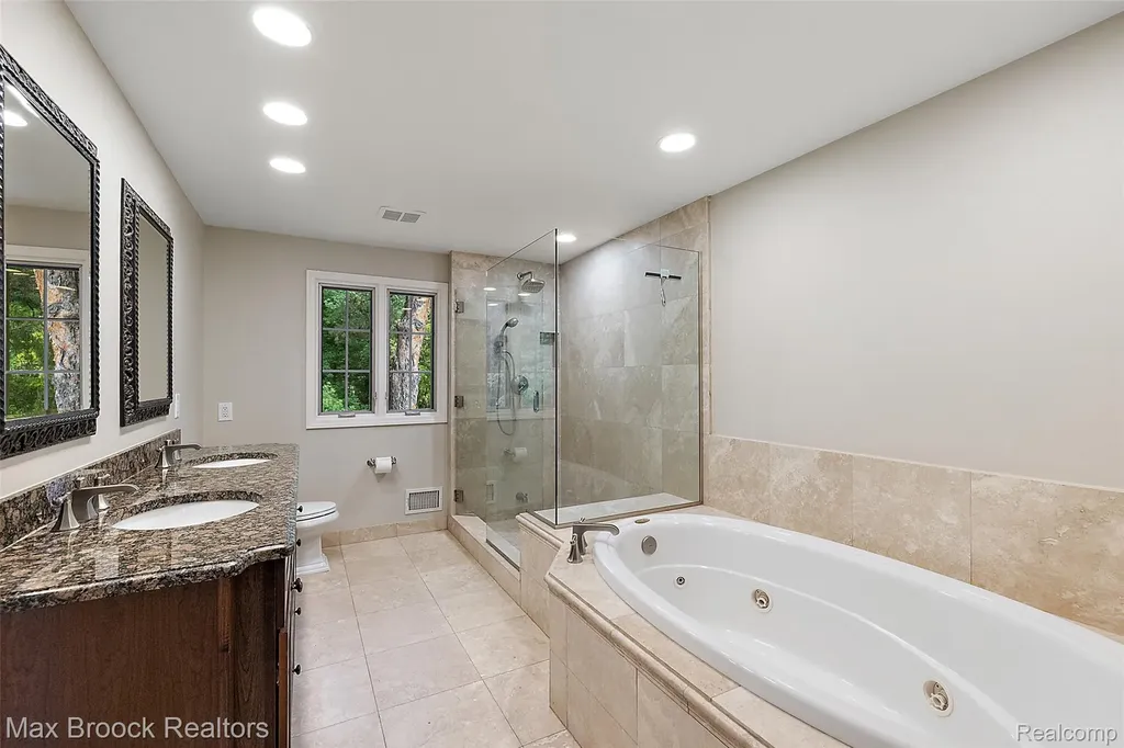 4627 Sunningdale Drive Bloomfield Charter Township MI 48302