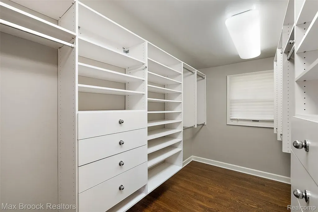 4627 Sunningdale Drive Bloomfield Charter Township MI 48302