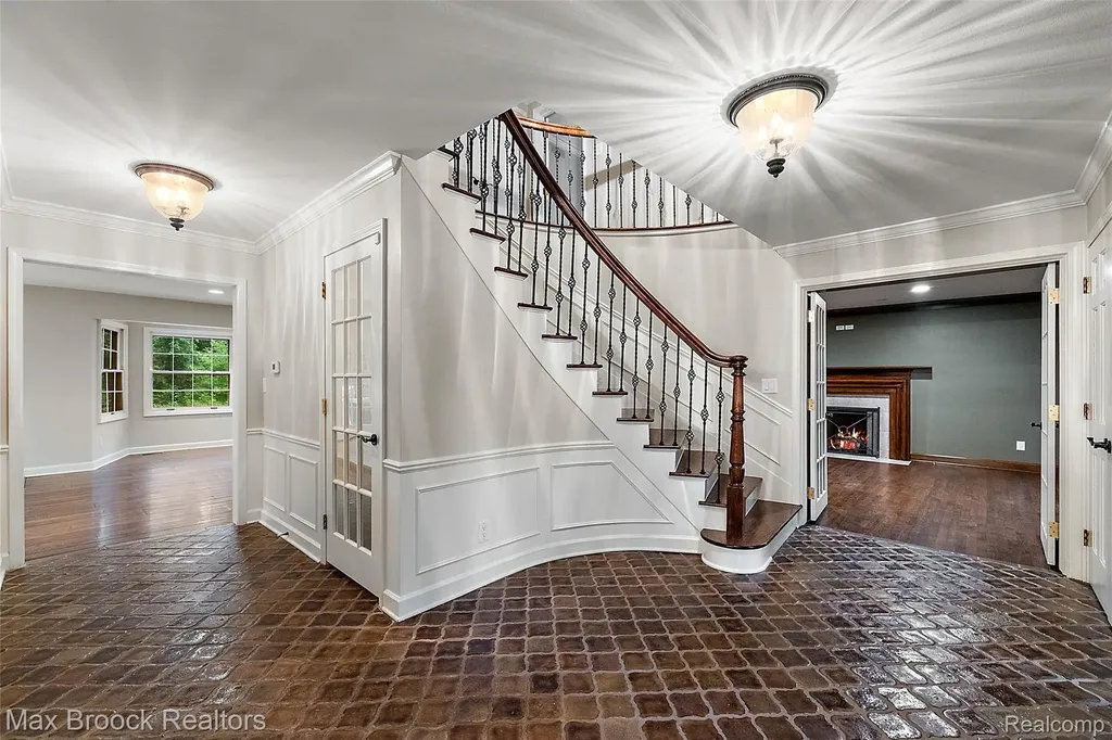 4627 Sunningdale Drive Bloomfield Charter Township MI 48302