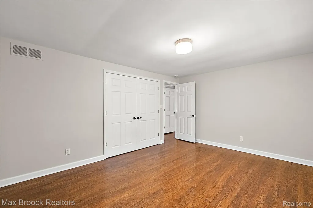 4627 Sunningdale Drive Bloomfield Charter Township MI 48302