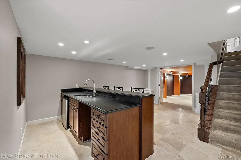 4627 Sunningdale Drive Bloomfield Charter Township MI 48302