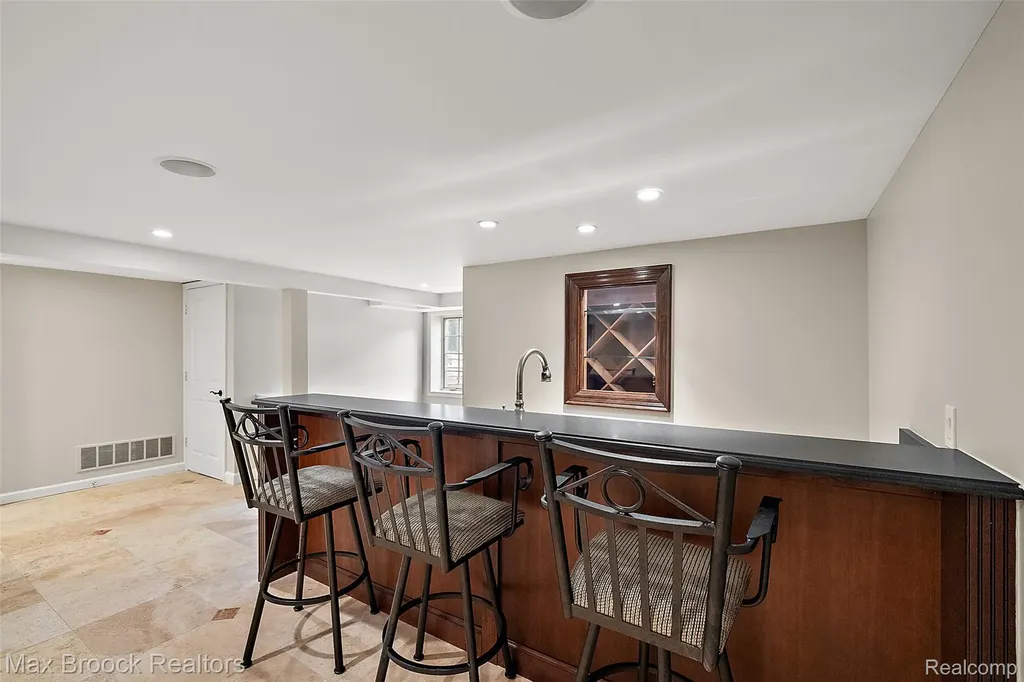 4627 Sunningdale Drive Bloomfield Charter Township MI 48302