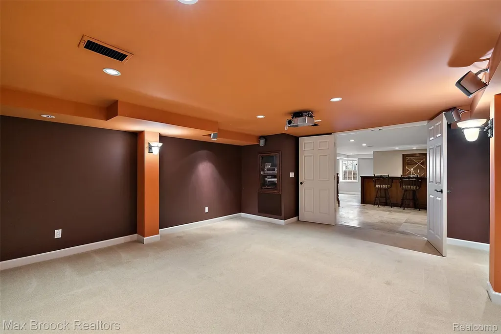 4627 Sunningdale Drive Bloomfield Charter Township MI 48302