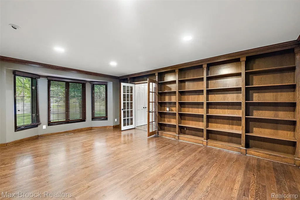 4627 Sunningdale Drive Bloomfield Charter Township MI 48302