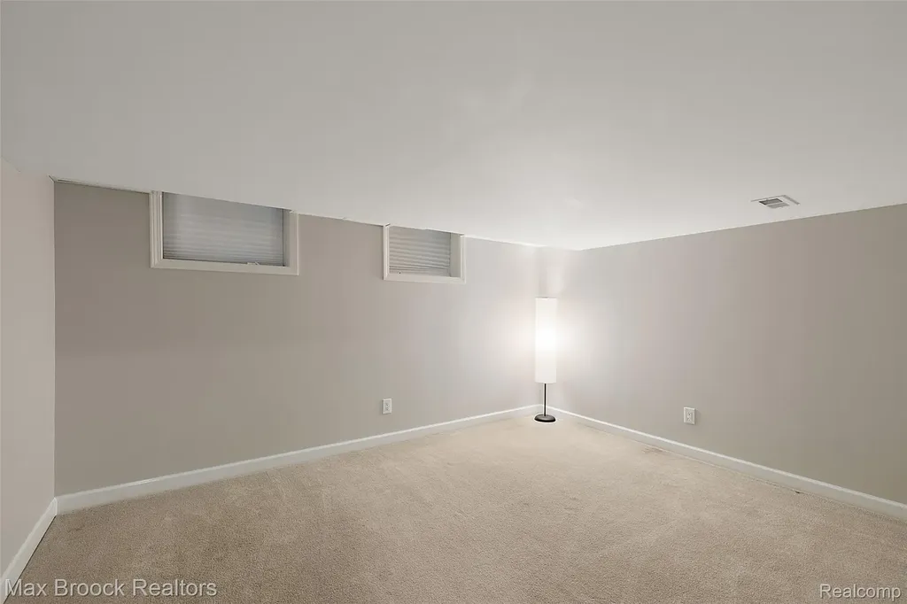 4627 Sunningdale Drive Bloomfield Charter Township MI 48302