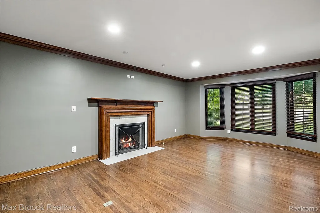 4627 Sunningdale Drive Bloomfield Charter Township MI 48302