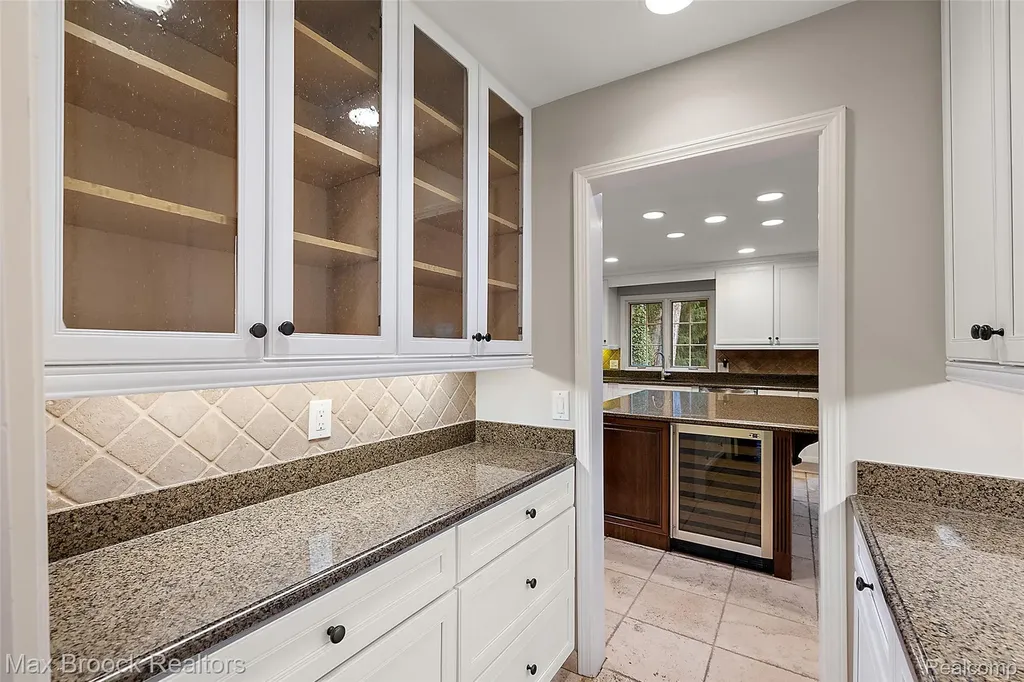4627 Sunningdale Drive Bloomfield Charter Township MI 48302