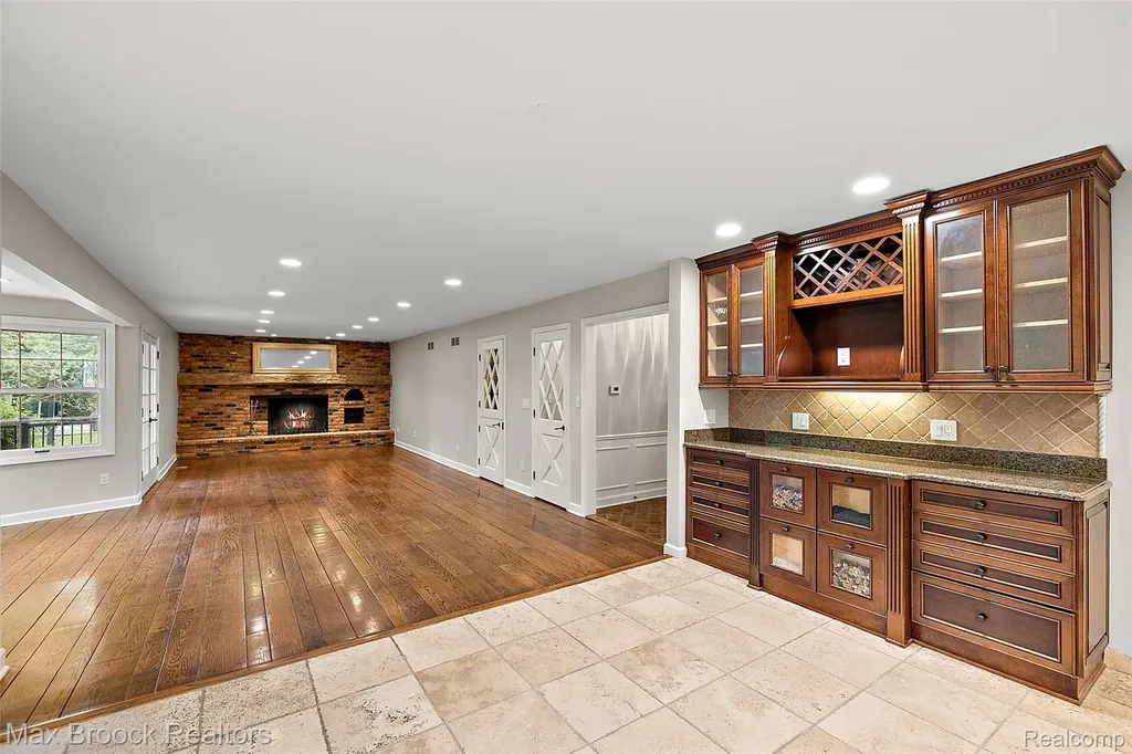 4627 Sunningdale Drive Bloomfield Charter Township MI 48302