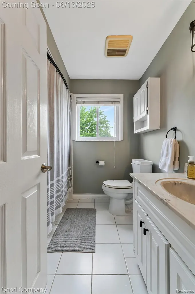 18489 Matthew Drive Clinton Charter Township MI 48035
