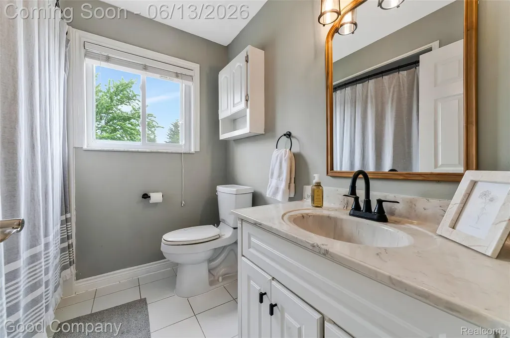 18489 Matthew Drive Clinton Charter Township MI 48035