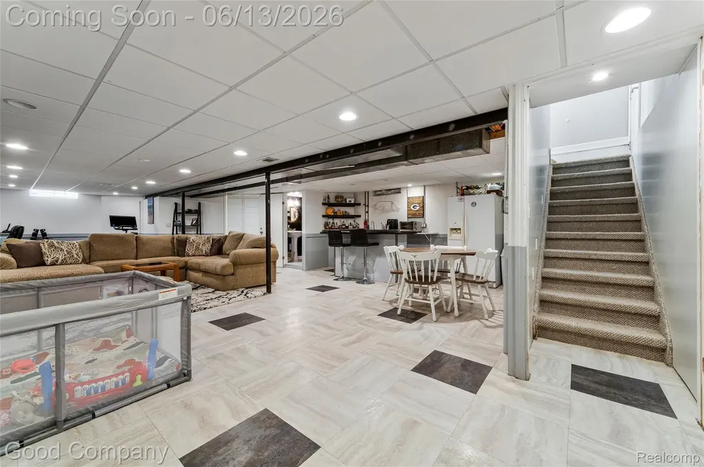 18489 Matthew Drive Clinton Charter Township MI 48035