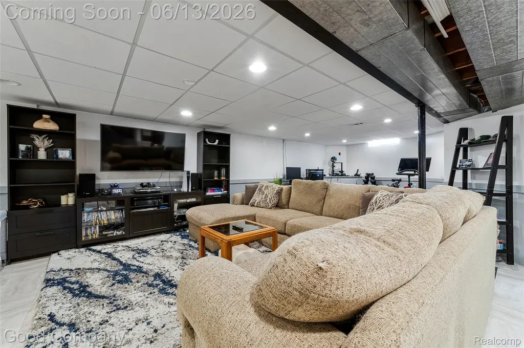 18489 Matthew Drive Clinton Charter Township MI 48035