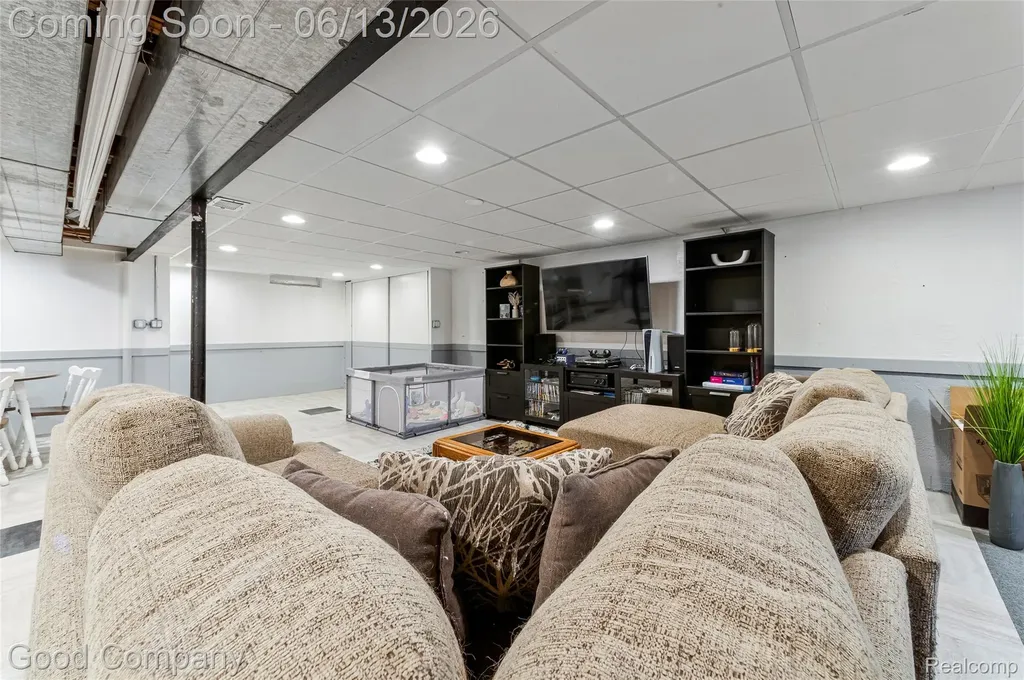 18489 Matthew Drive Clinton Charter Township MI 48035