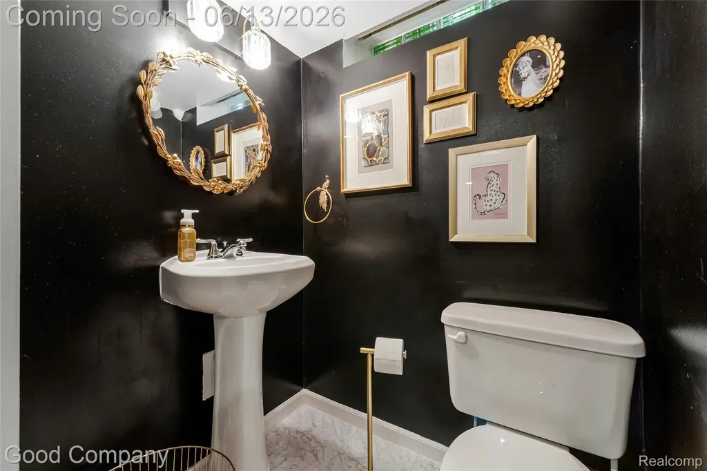 18489 Matthew Drive Clinton Charter Township MI 48035