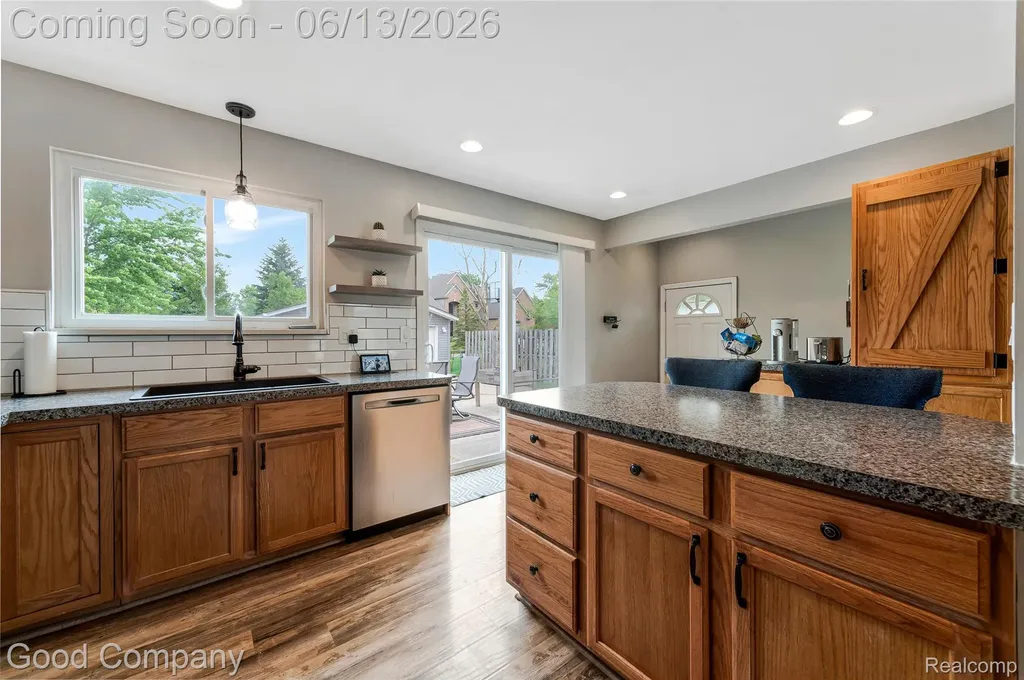 18489 Matthew Drive Clinton Charter Township MI 48035