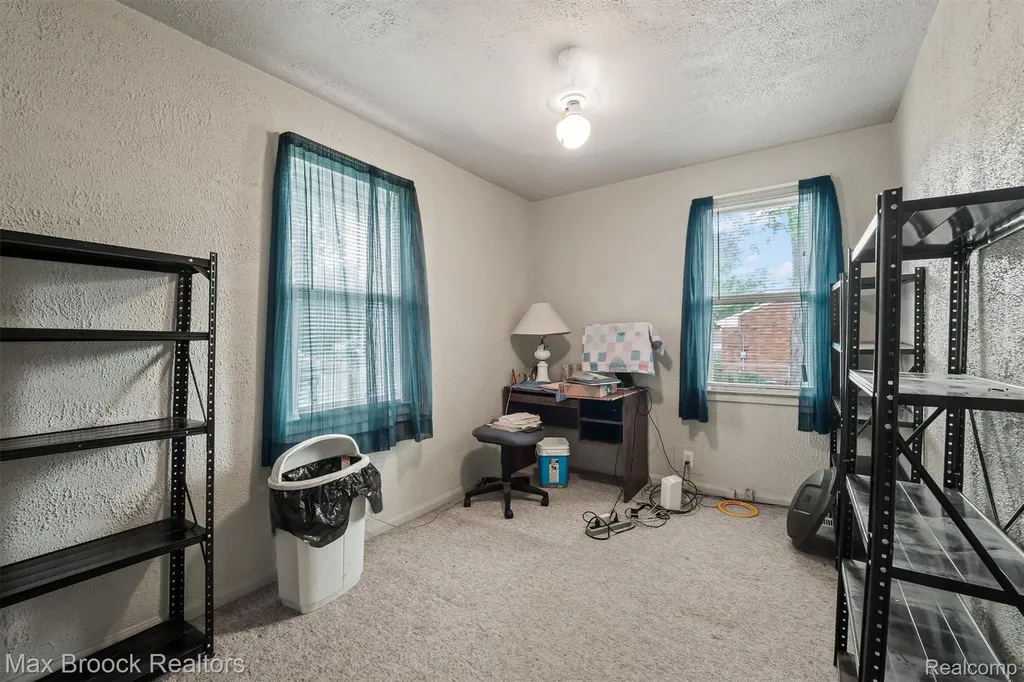 67 W Columbia Avenue Pontiac City MI 48340