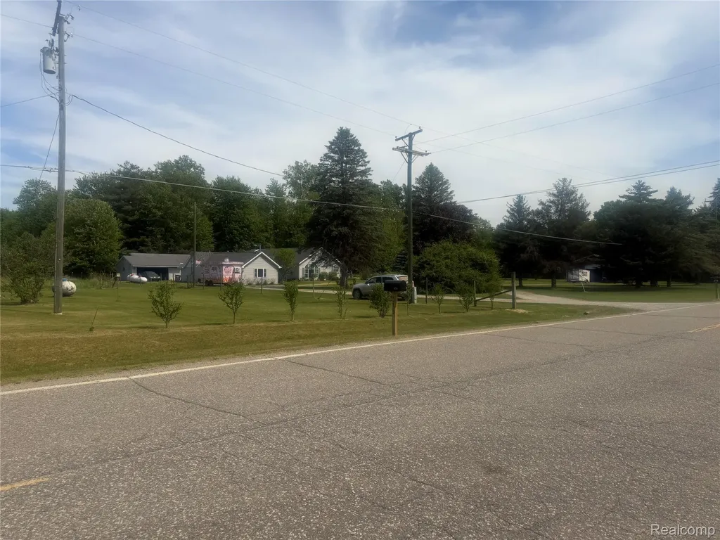 5716 Falkenbury Road Deerfield Township MI 48461