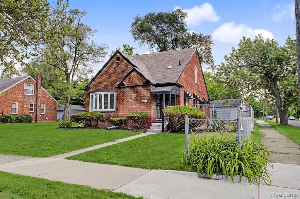 18400 Gilchrist Street Detroit City MI 48235