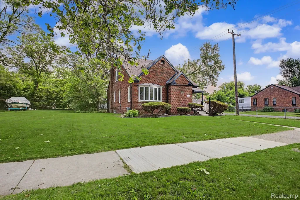 18400 Gilchrist Street Detroit City MI 48235