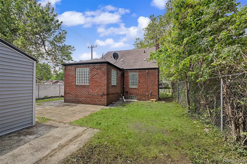 18400 Gilchrist Street Detroit City MI 48235