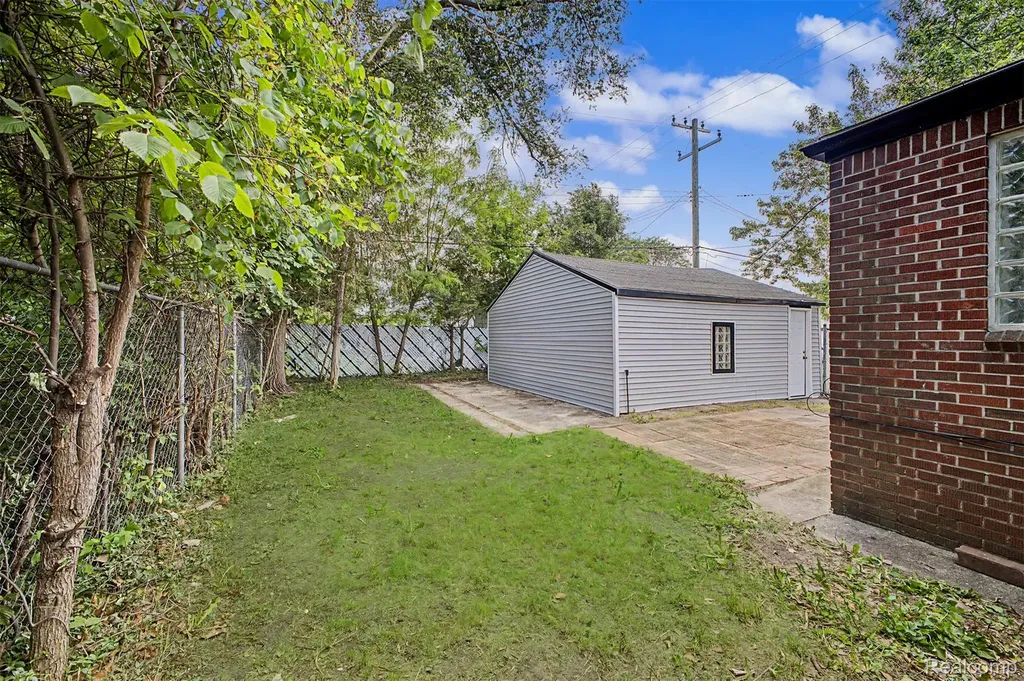 18400 Gilchrist Street Detroit City MI 48235