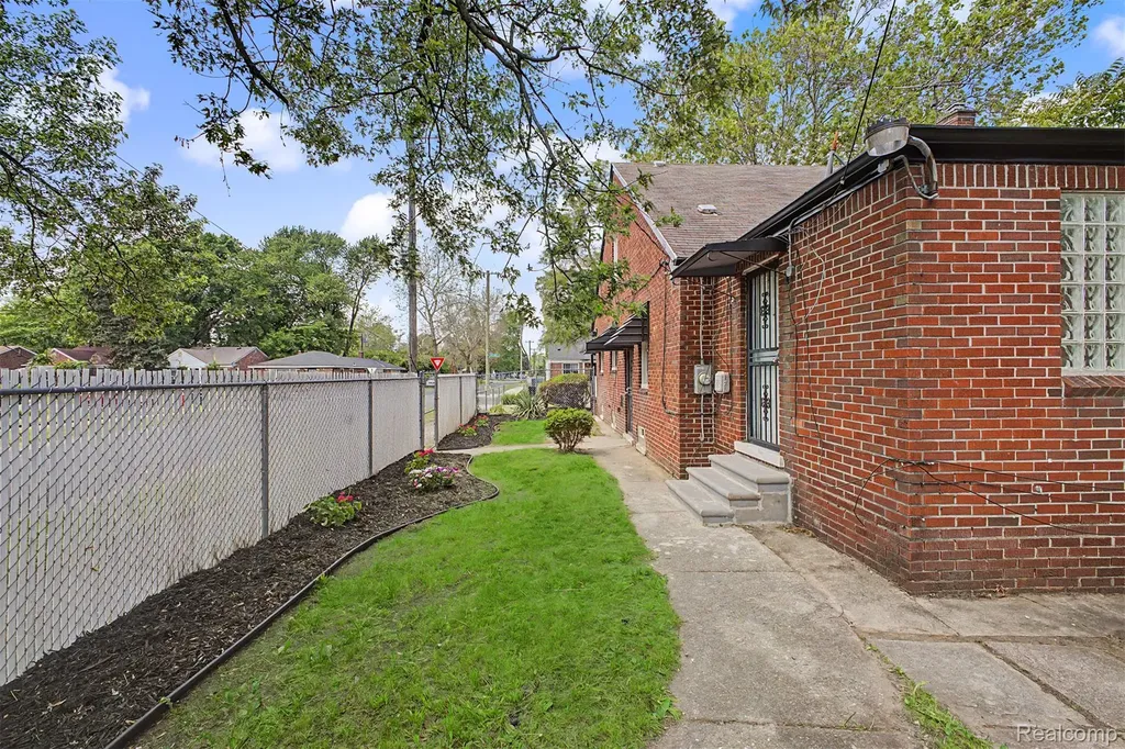 18400 Gilchrist Street Detroit City MI 48235
