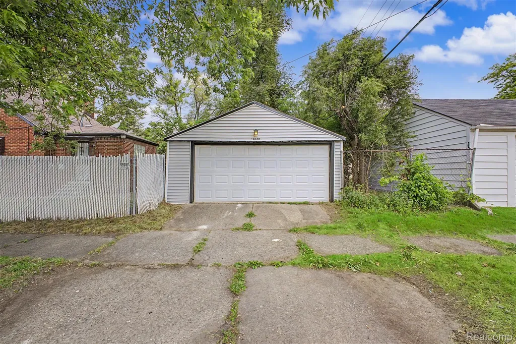 18400 Gilchrist Street Detroit City MI 48235