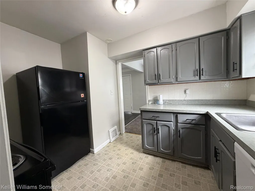 19130 Woodcrest Street Harper Woods City MI 48225