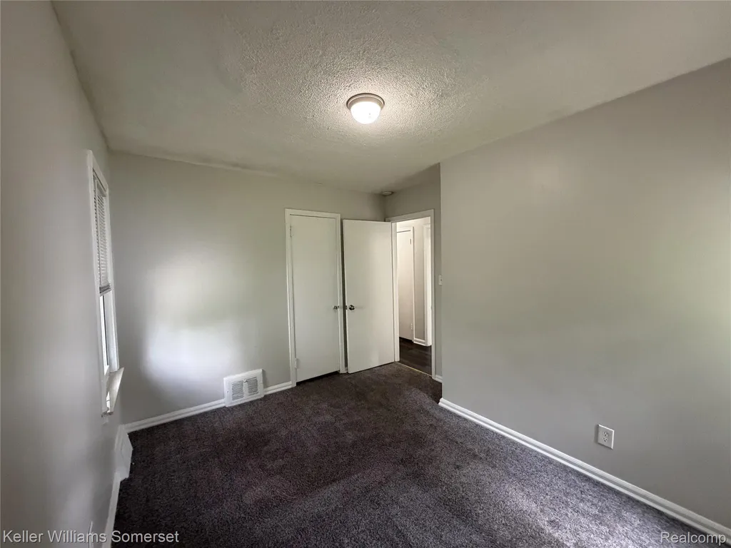 19130 Woodcrest Street Harper Woods City MI 48225