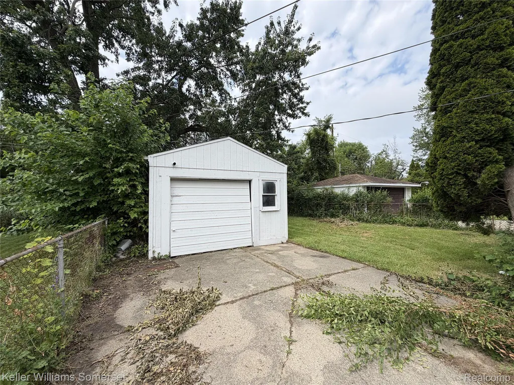 19130 Woodcrest Street Harper Woods City MI 48225