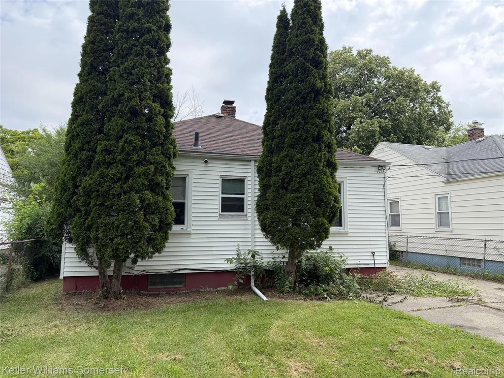 19130 Woodcrest Street Harper Woods City MI 48225